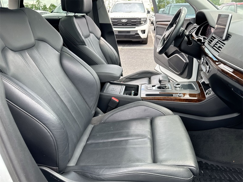 Vehicle image 23 of 29