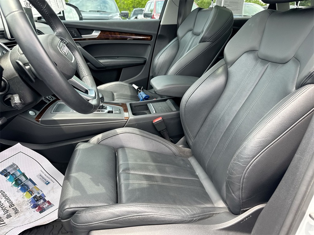 Vehicle image 20 of 29