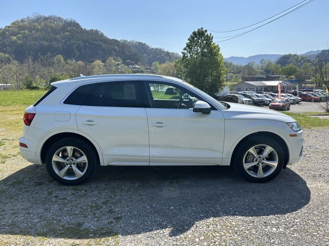 Vehicle image 4 of 37