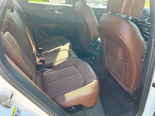 Vehicle image 25 of 37