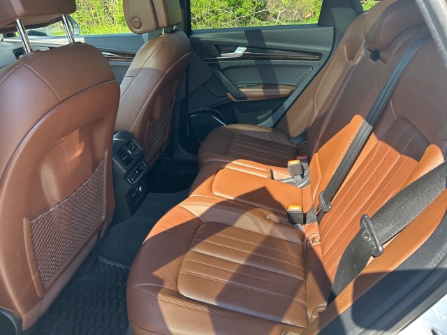 Vehicle image 18 of 37