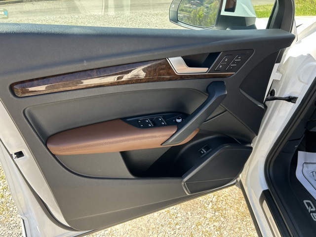 Vehicle image 17 of 37