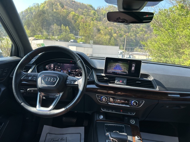 Vehicle image 21 of 37