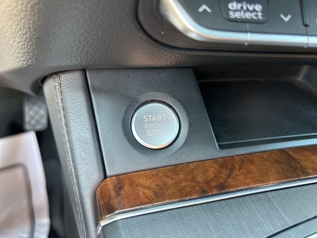 Vehicle image 33 of 37