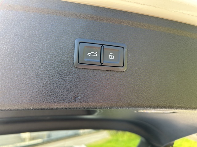 Vehicle image 24 of 37