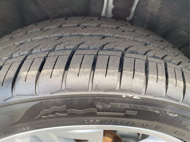 Vehicle image 21 of 36
