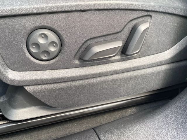 Vehicle image 15 of 36