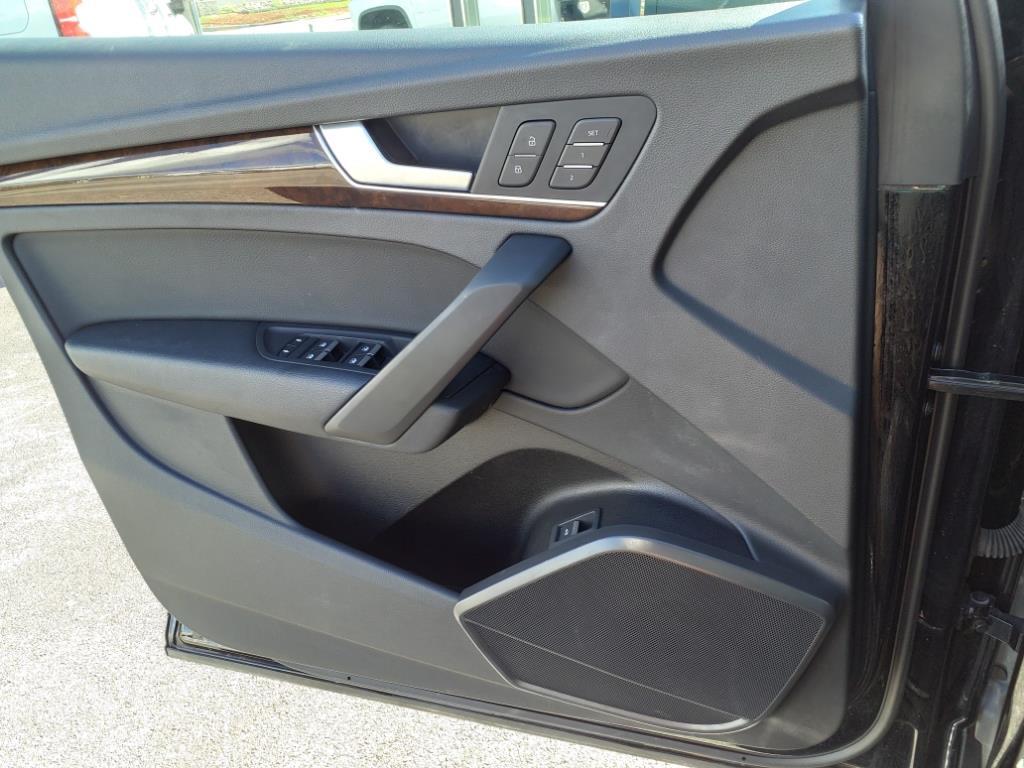 Vehicle image 24 of 31