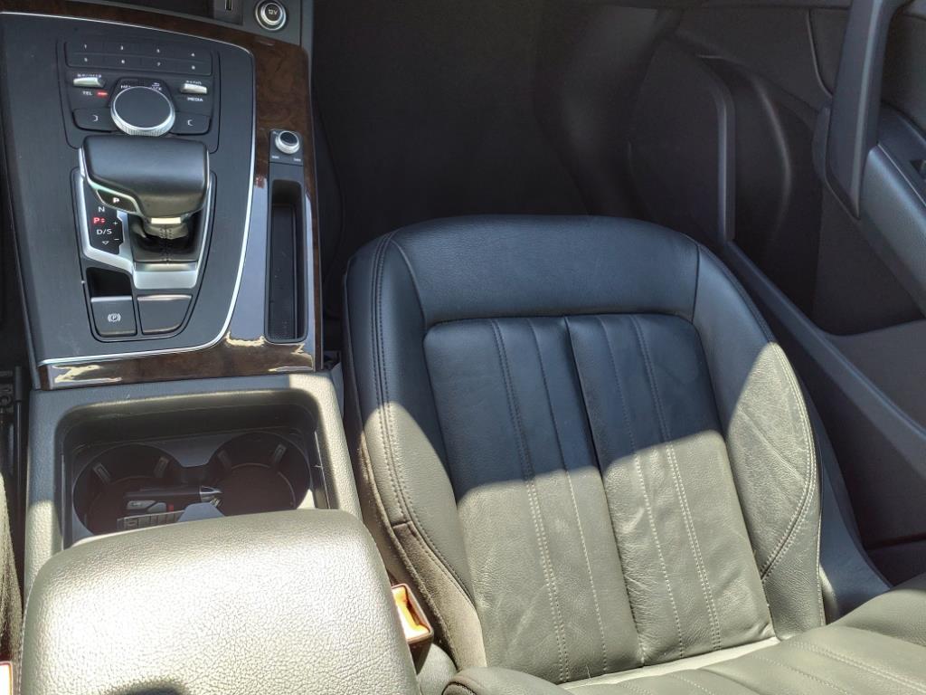 Vehicle image 21 of 31
