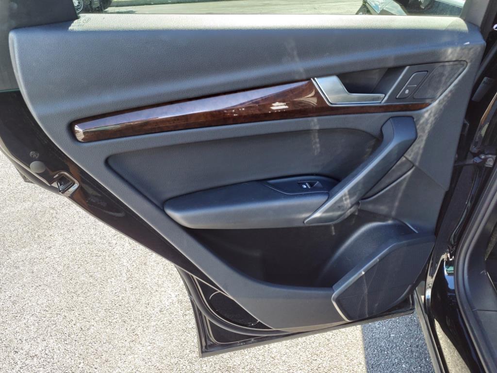 Vehicle image 26 of 31