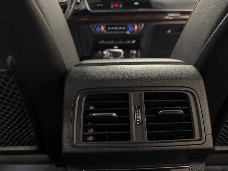 Vehicle image 40 of 58