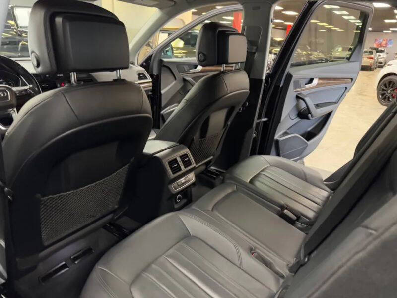 Vehicle image 43 of 58