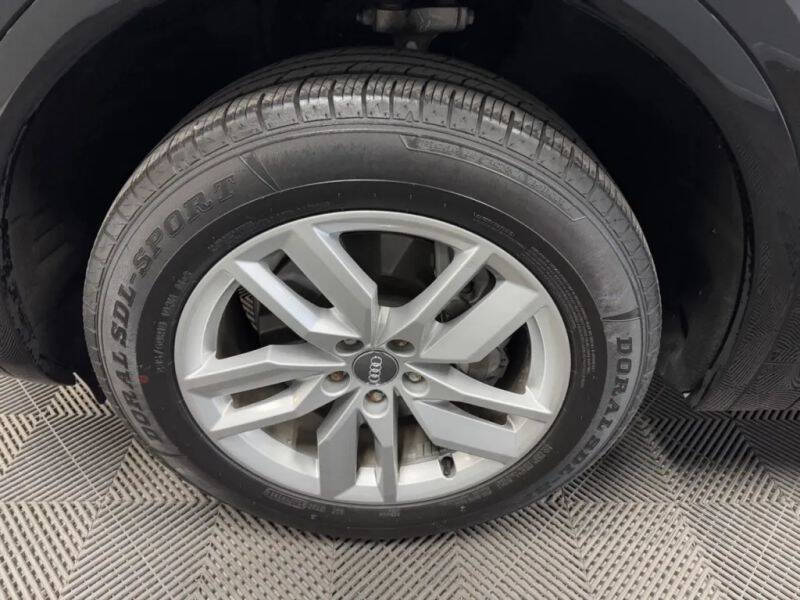 Vehicle image 21 of 58