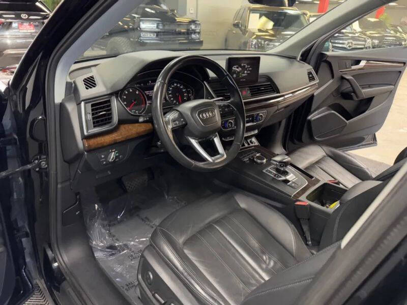Vehicle image 36 of 58