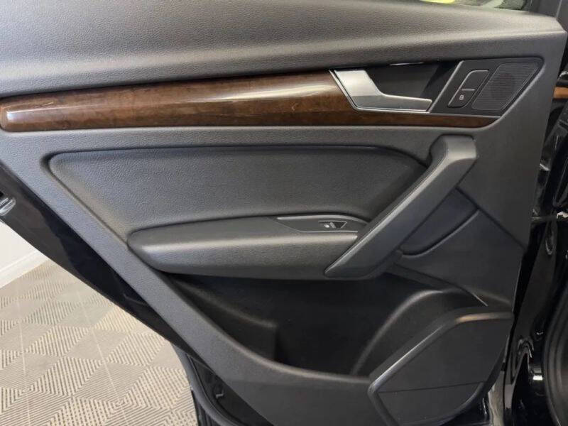 Vehicle image 45 of 58
