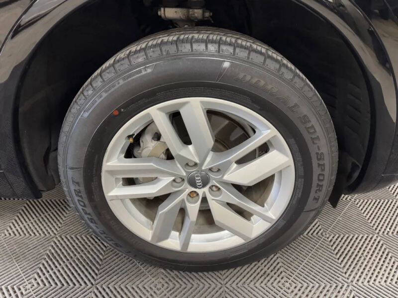 Vehicle image 18 of 58