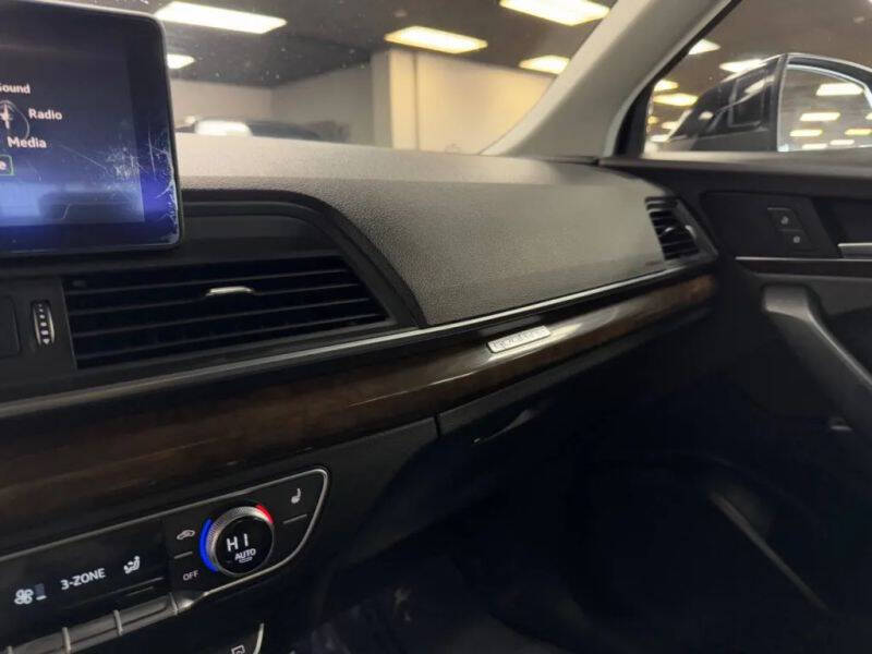 Vehicle image 26 of 58