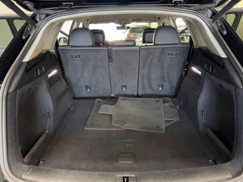 Vehicle image 46 of 58