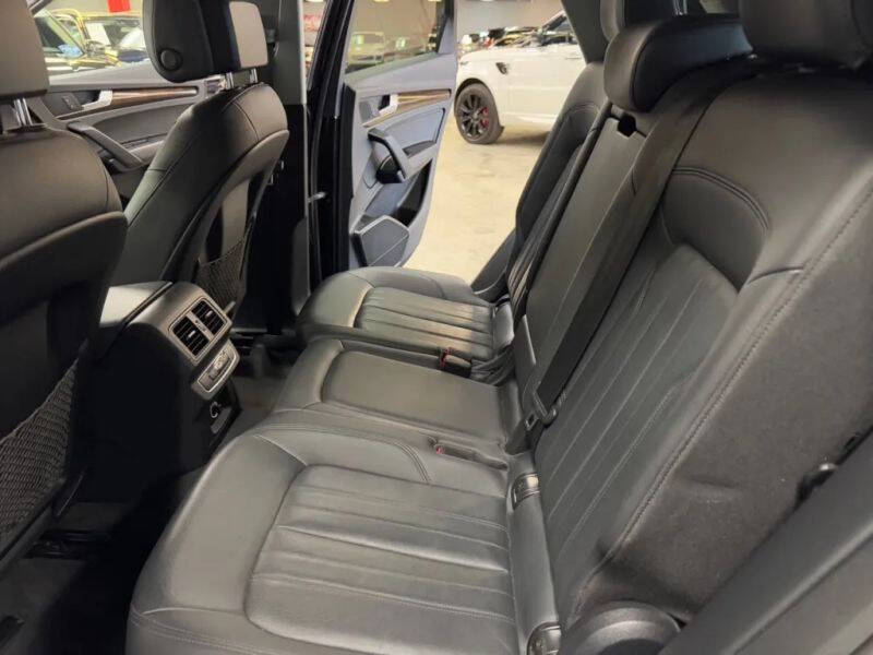 Vehicle image 41 of 58