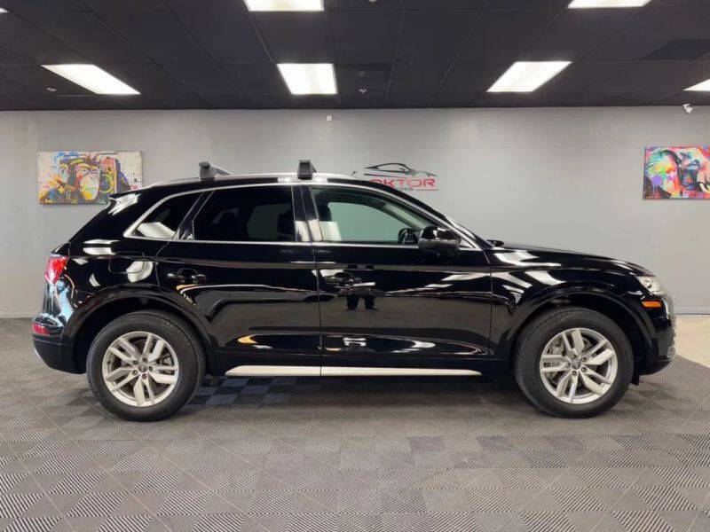 Vehicle image 8 of 58