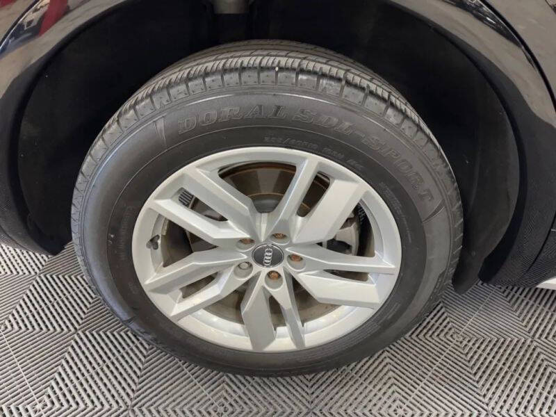 Vehicle image 19 of 58