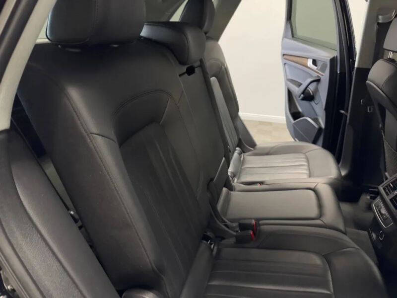 Vehicle image 49 of 58
