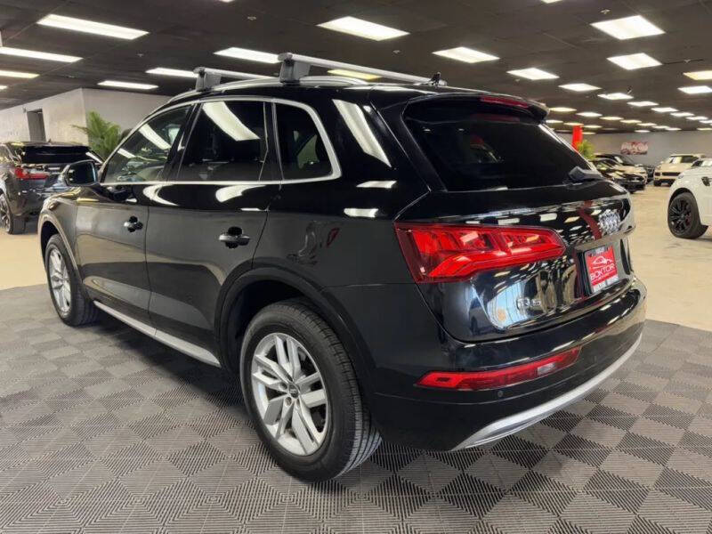 Vehicle image 14 of 58