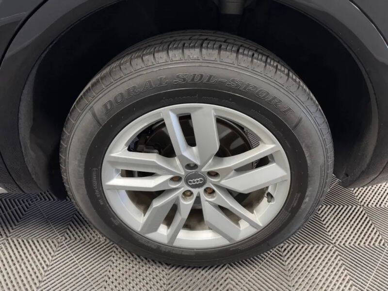 Vehicle image 20 of 58