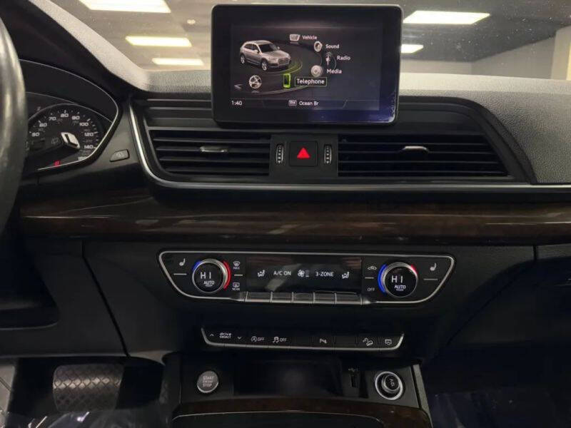 Vehicle image 24 of 58