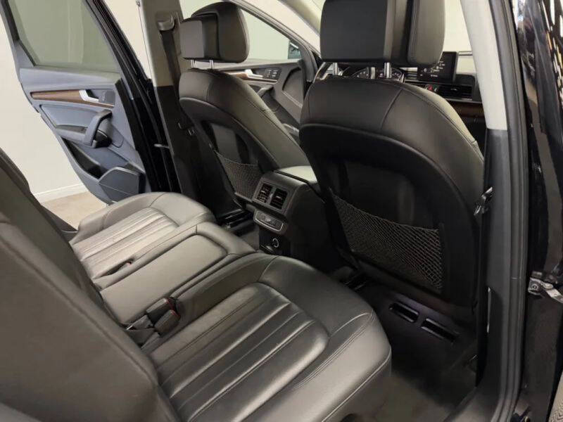 Vehicle image 51 of 58
