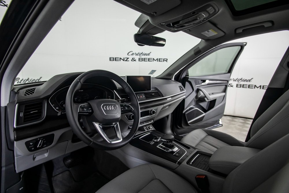 Vehicle image 21 of 48