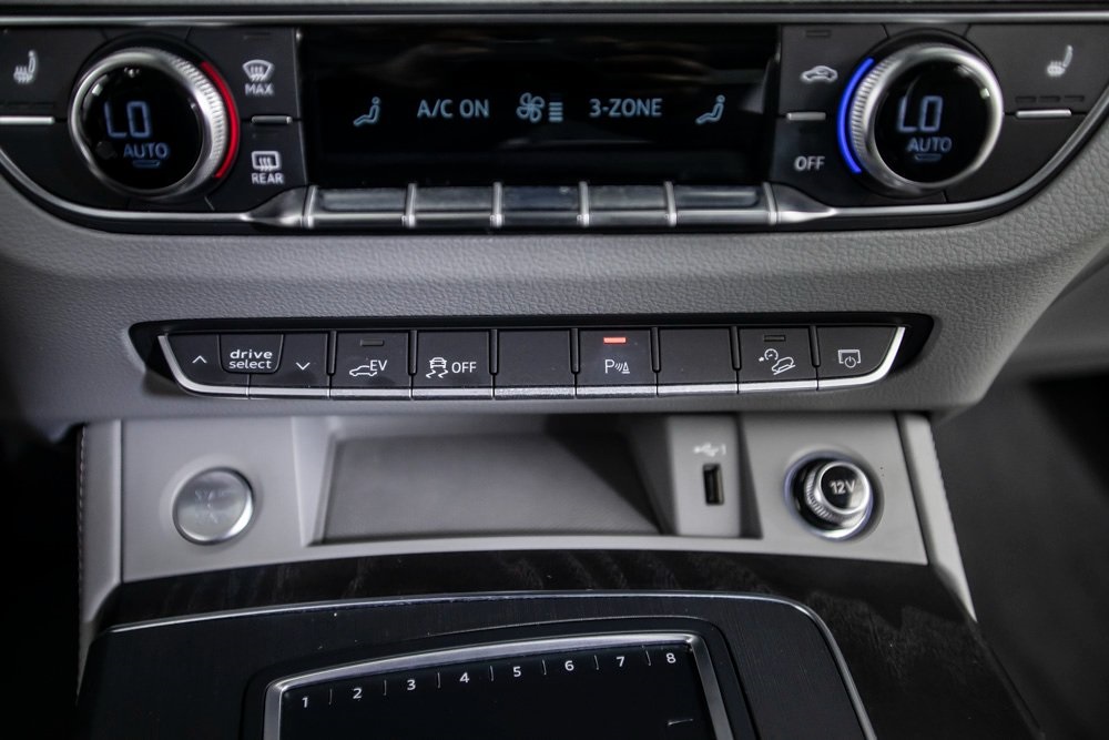 Vehicle image 32 of 48