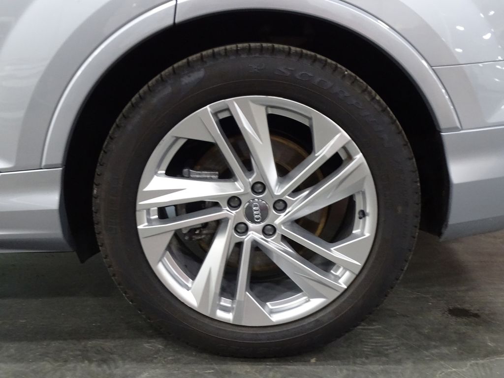 Vehicle image 41 of 43