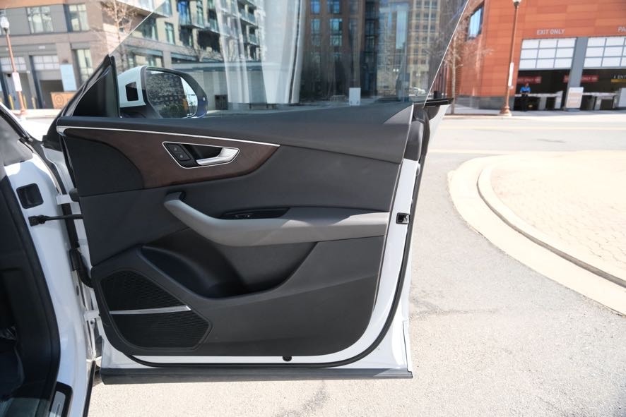 Vehicle image 37 of 45
