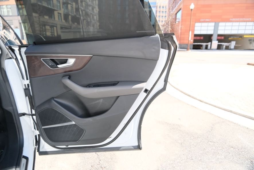 Vehicle image 26 of 45