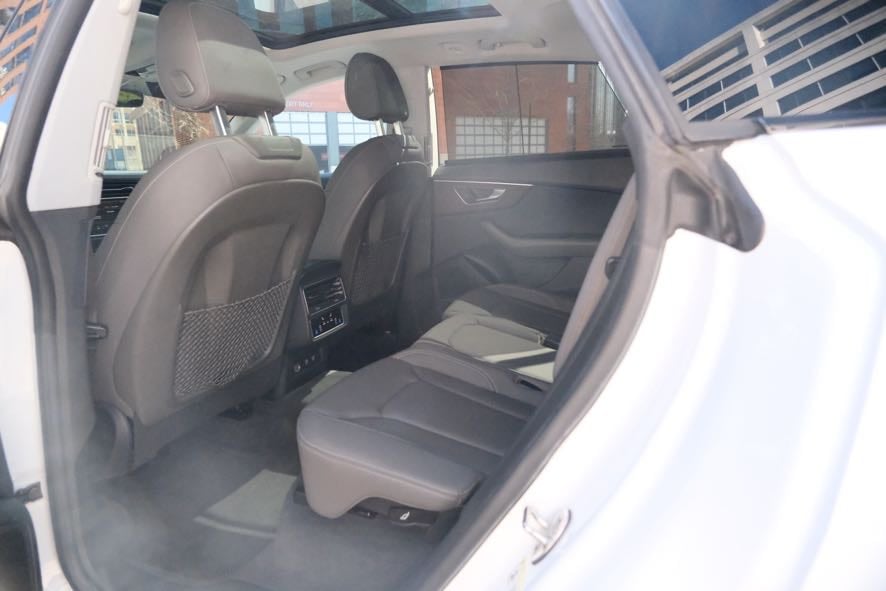 Vehicle image 20 of 45