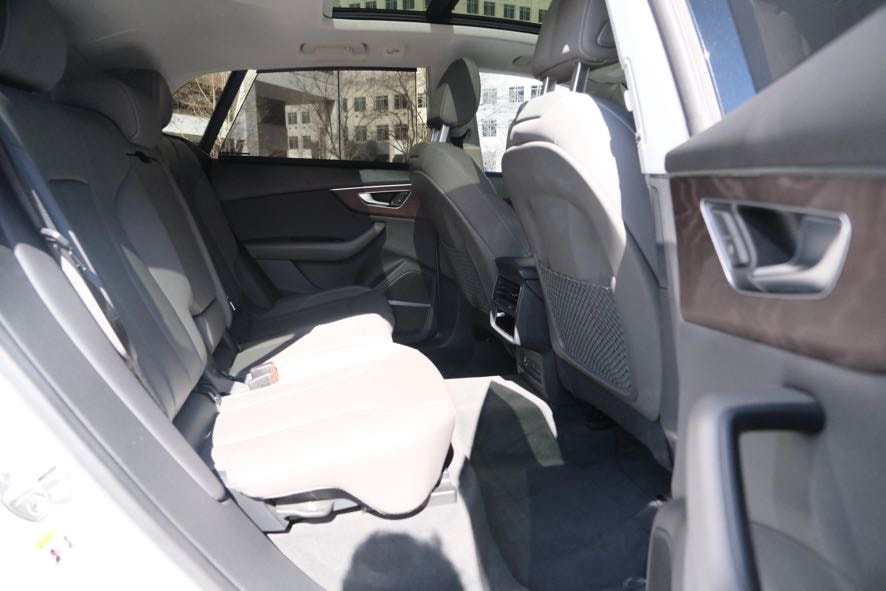 Vehicle image 25 of 45