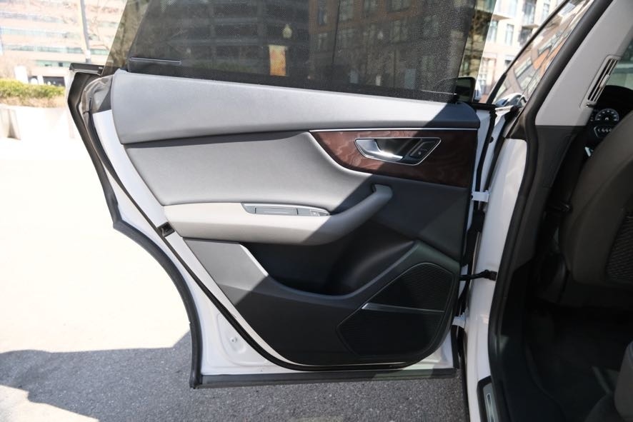 Vehicle image 22 of 45