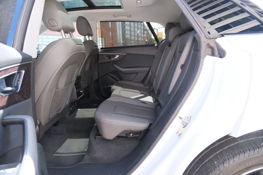 Vehicle image 21 of 45
