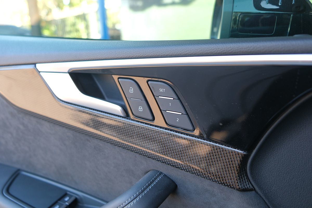 Vehicle image 39 of 51