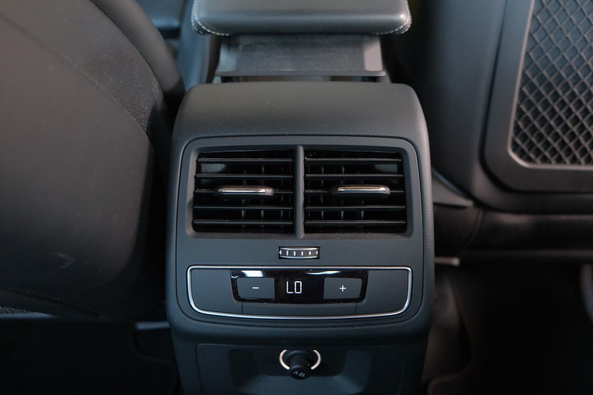 Vehicle image 34 of 51