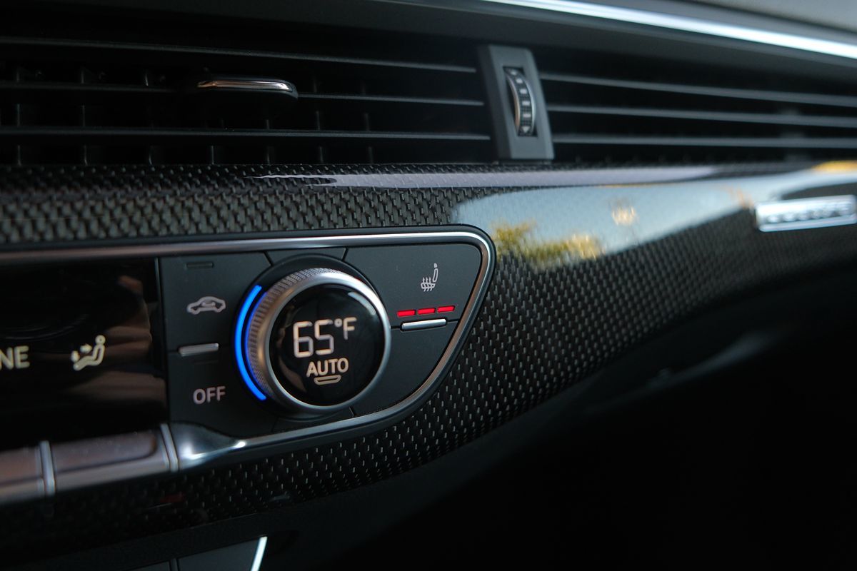 Vehicle image 40 of 51