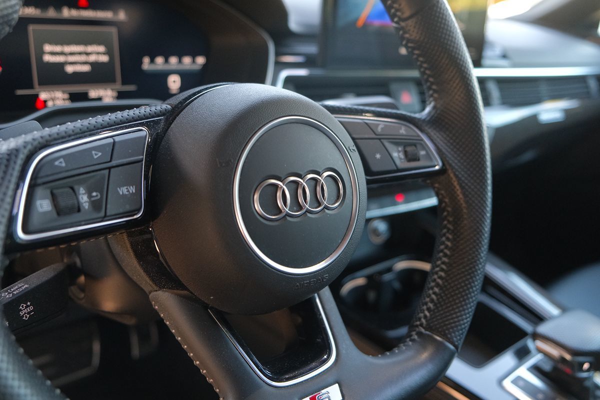 Vehicle image 26 of 51