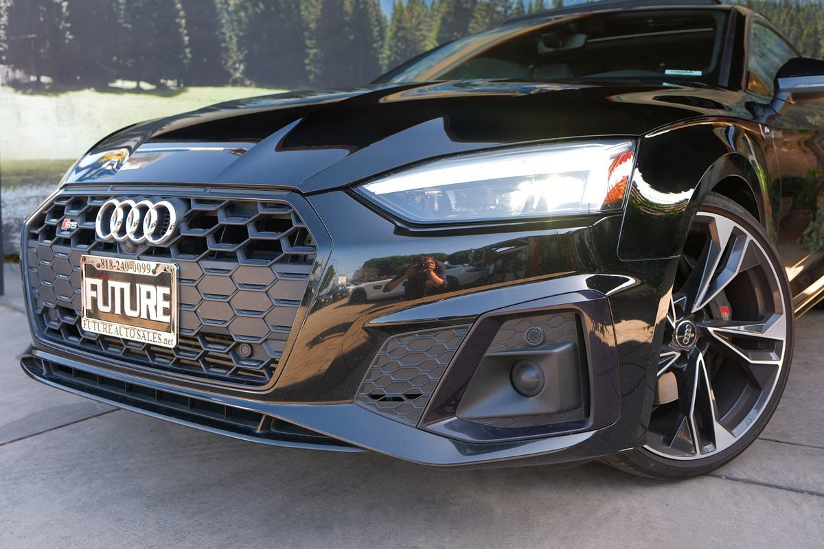 Vehicle image 33 of 51