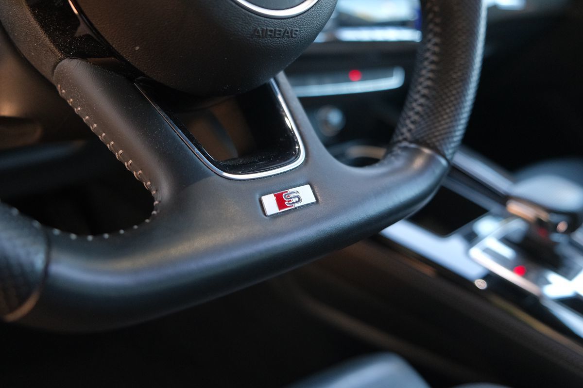 Vehicle image 31 of 51