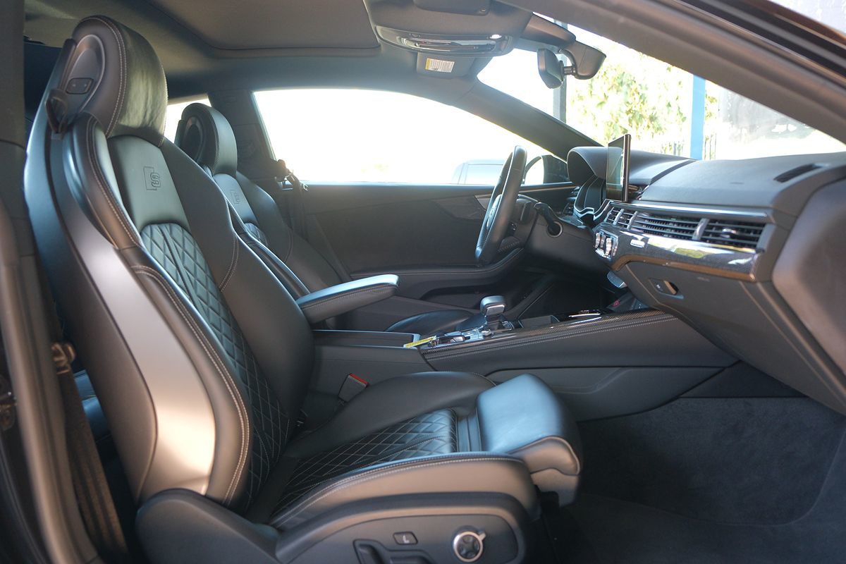 Vehicle image 17 of 51