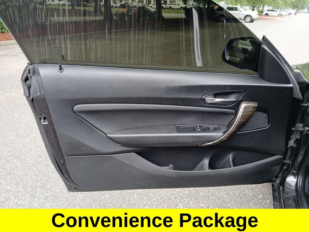 Vehicle image 27 of 30