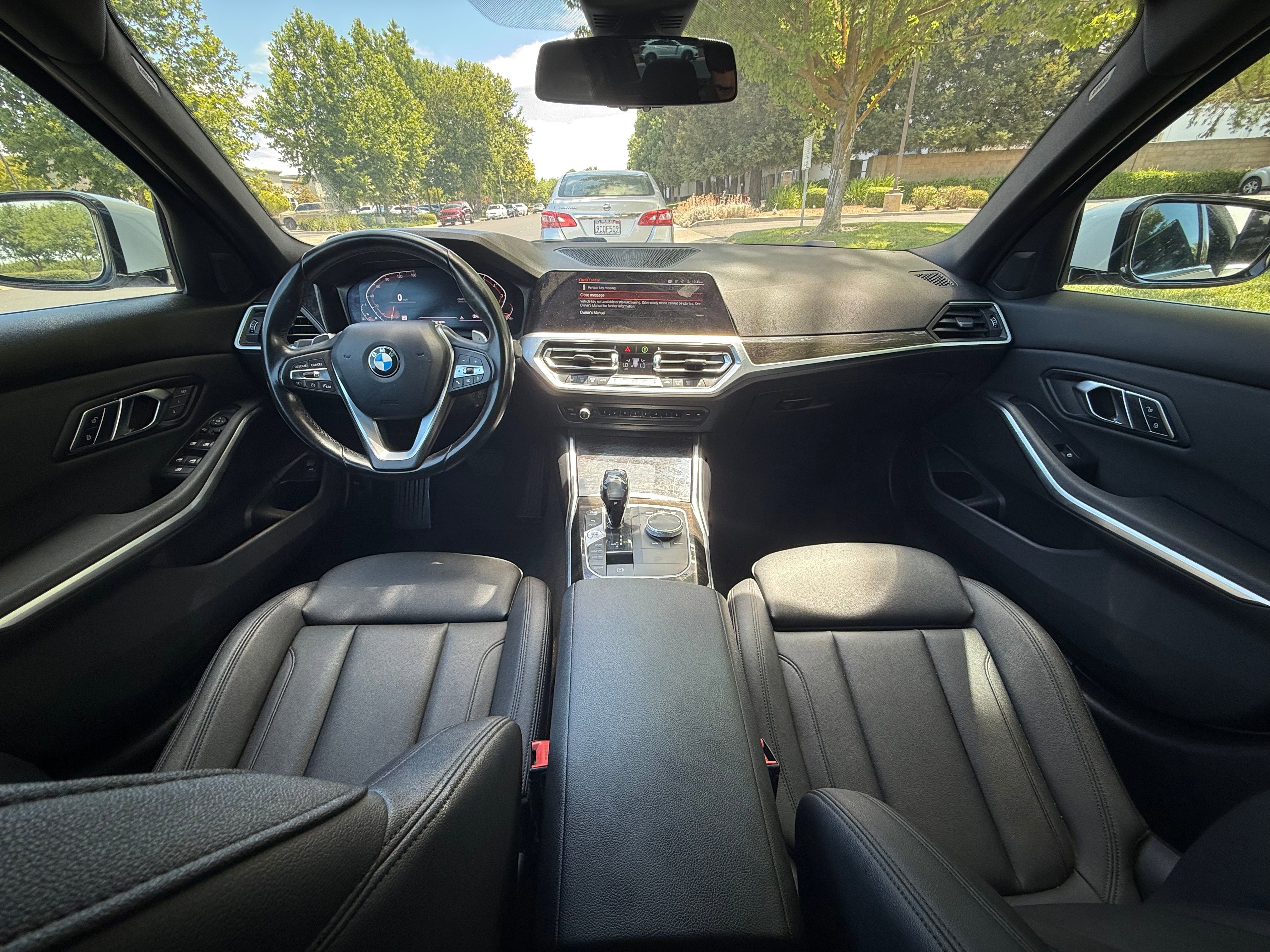 Vehicle image 11 of 21