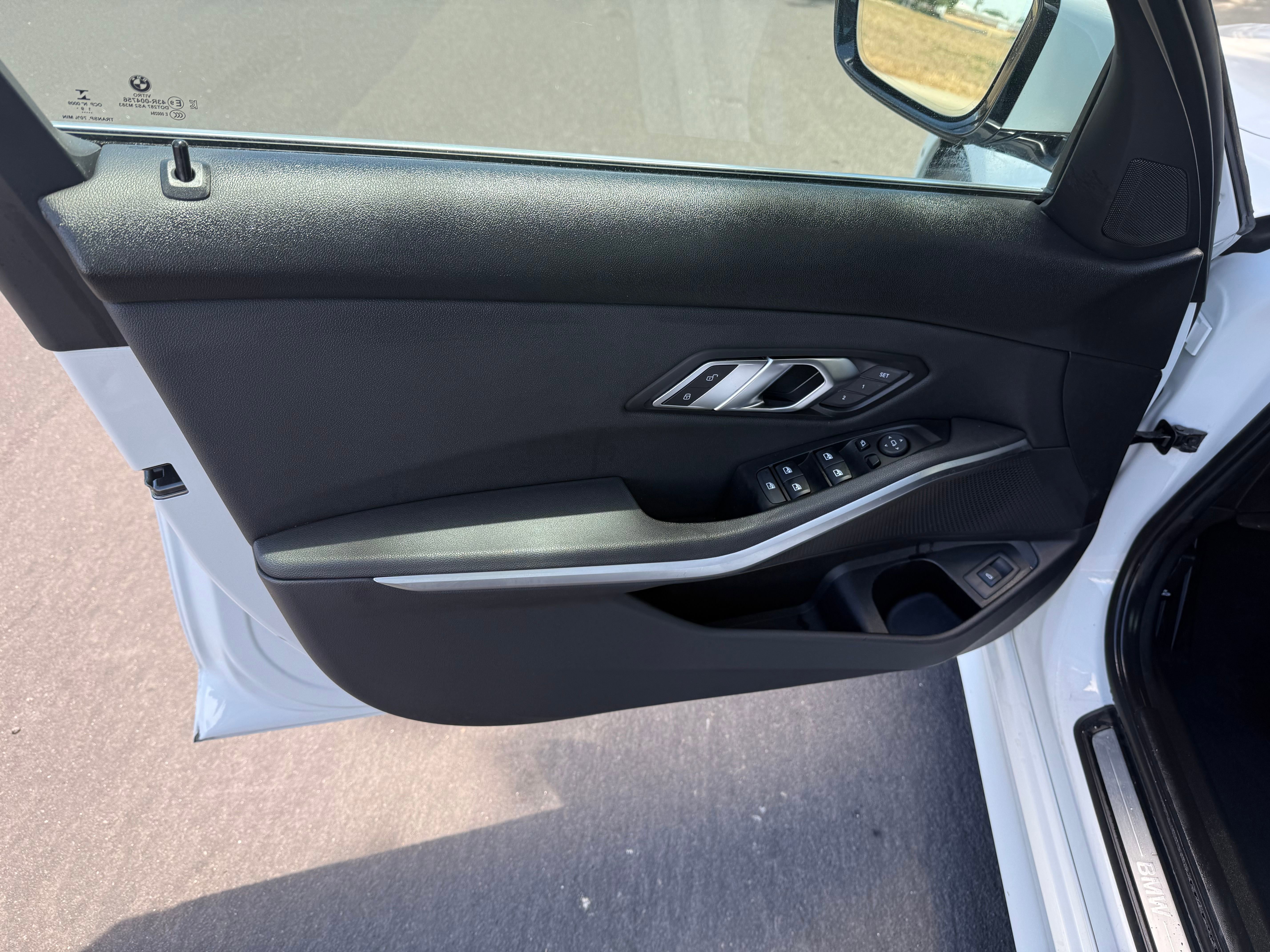 Vehicle image 15 of 21