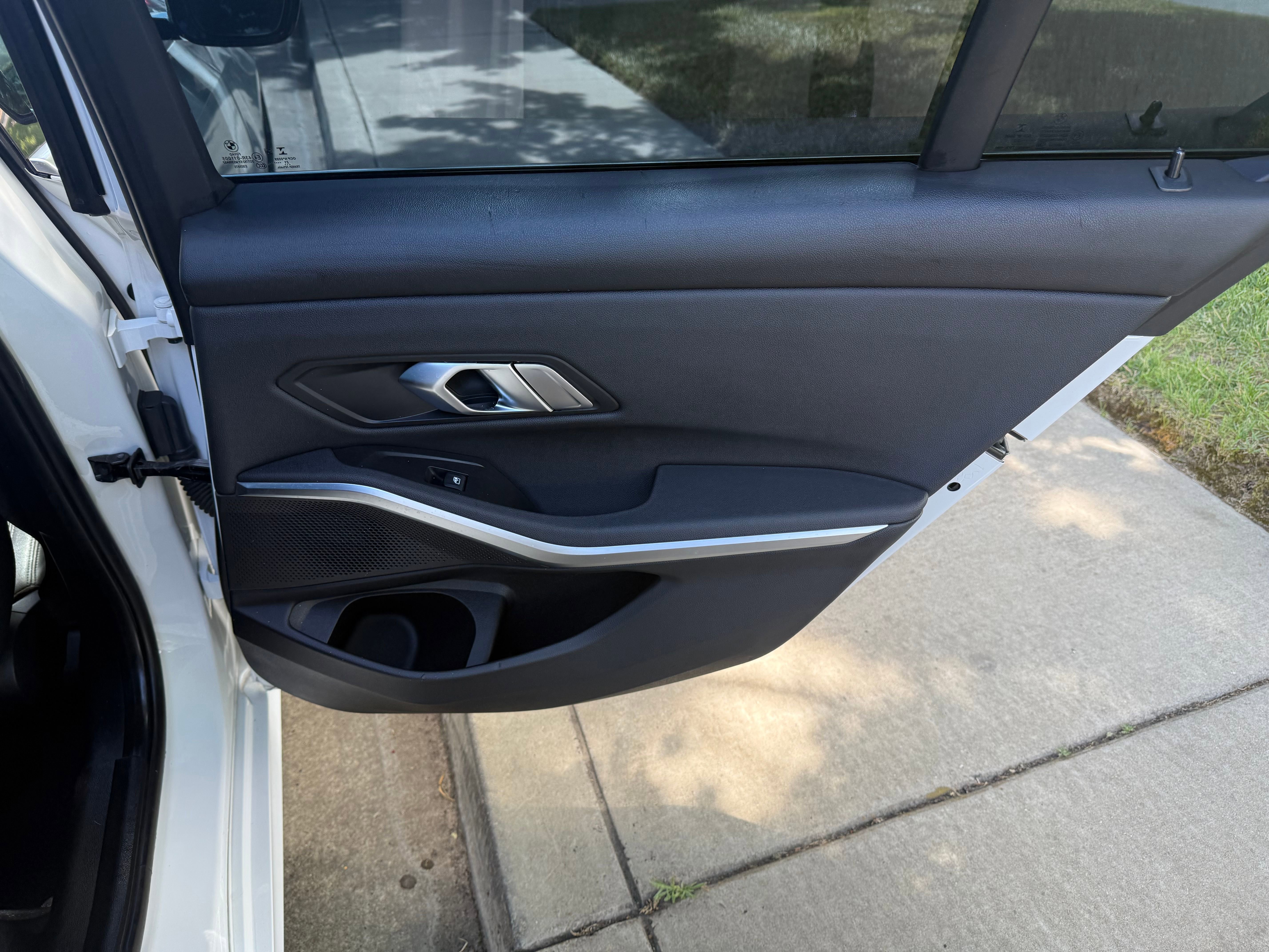 Vehicle image 18 of 21